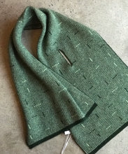 Load image into Gallery viewer, Cashmere/Merino Keyhole scarf - Moss