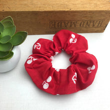 Load image into Gallery viewer, Scrunchie - Reds