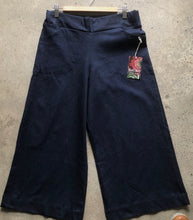 Load image into Gallery viewer, Denim linea 4/5ths pant
