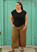 Load image into Gallery viewer, Shell T-shirt - Black