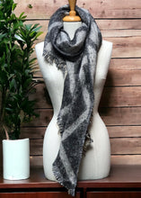 Load image into Gallery viewer, Winter Scarf - Diamond/Black