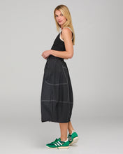 Load image into Gallery viewer, Hatsu Guru Skirt - Blk/Wh