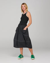 Load image into Gallery viewer, Hatsu Guru Skirt - Blk/Wh