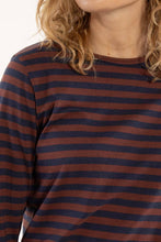 Load image into Gallery viewer, Danejubii Tee - Navy/Merlot