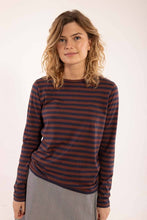 Load image into Gallery viewer, Danejubii Tee - Navy/Merlot