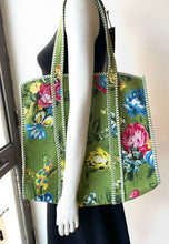 Load image into Gallery viewer, Quilted Tote Bag - Green Flowers