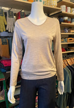 Load image into Gallery viewer, Merino L/S Top - V-Neck, Sand
