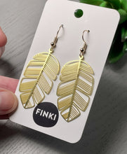 Load image into Gallery viewer, Monstera leaf Earrings