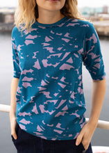 Load image into Gallery viewer, Danepixi T-shirt - Blue/Lilac