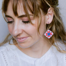 Load image into Gallery viewer, Midi Granny square Pink/Red/Blue