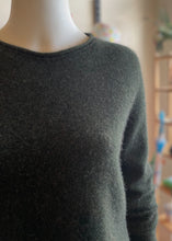 Load image into Gallery viewer, Scroll Jumper - Moss