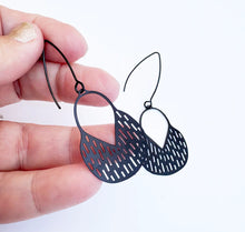 Load image into Gallery viewer, Mini Callisia Earrings - Black