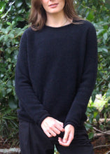 Load image into Gallery viewer, Scroll Jumper - Black
