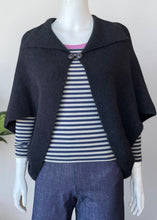 Load image into Gallery viewer, Weka Cape - Black