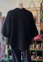Load image into Gallery viewer, Weka Cape - Black