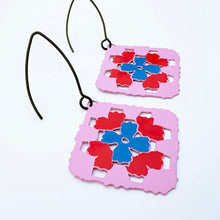Load image into Gallery viewer, Midi Granny square Pink/Red/Blue
