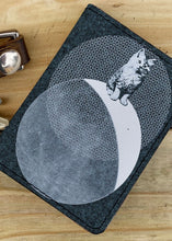 Load image into Gallery viewer, Kitty Vertical - Leather Card holder/Wallet