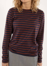 Load image into Gallery viewer, Danejubii Tee - Navy/Merlot