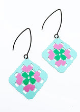 Load image into Gallery viewer, Midi Granny square Aqua/Pink/Green
