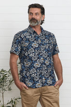 Load image into Gallery viewer, Men’s shirt - Camillia