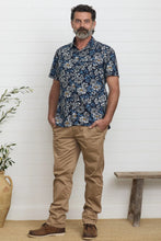 Load image into Gallery viewer, Men’s shirt - Camillia
