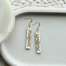 Load image into Gallery viewer, Roseburg Earrings, Eggshell