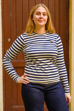 Load image into Gallery viewer, Danejubii Tee - Navy/Chalk