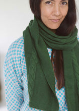 Load image into Gallery viewer, Cable Scarf - Juniper