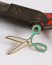 Load image into Gallery viewer, Enamel badge - Scissors