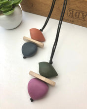 Load image into Gallery viewer, Plateau bird necklace