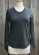 Load image into Gallery viewer, Woman’s Merino L/S crew - Charcoal