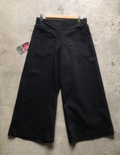 Load image into Gallery viewer, Black linea 4/5ths pant