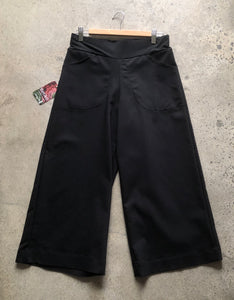 Black linea 4/5ths pant