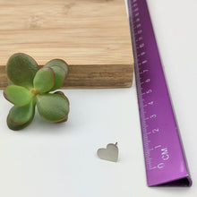 Load image into Gallery viewer, Heart studs
