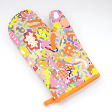 Load image into Gallery viewer, Oven mitt by Shuh Lee