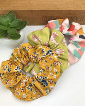 Load image into Gallery viewer, Scrunchie - Yellow