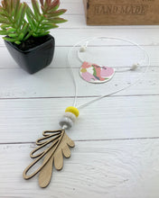 Load image into Gallery viewer, Feather drop necklace - Oriole