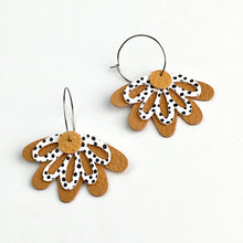 Load image into Gallery viewer, Flower dangles