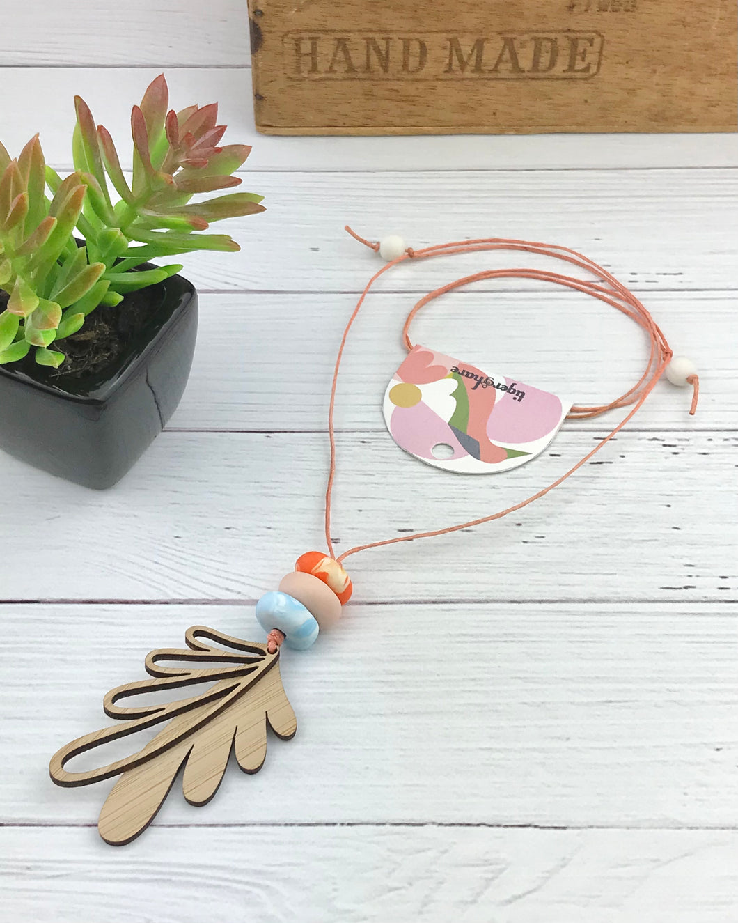 Feather drop necklace - Toucan