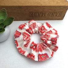 Load image into Gallery viewer, Scrunchie - Reds