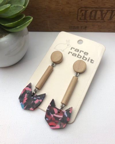 Catty resin drop earrings