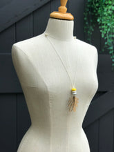 Load image into Gallery viewer, Feather drop necklace - Oriole