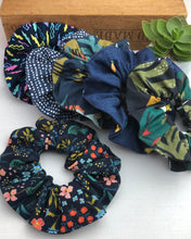Load image into Gallery viewer, Scrunchie - Blues