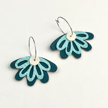 Load image into Gallery viewer, Flower dangles