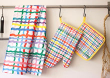 Load image into Gallery viewer, Oven mitt by Shuh Lee