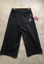 Load image into Gallery viewer, Black linea 4/5ths pant